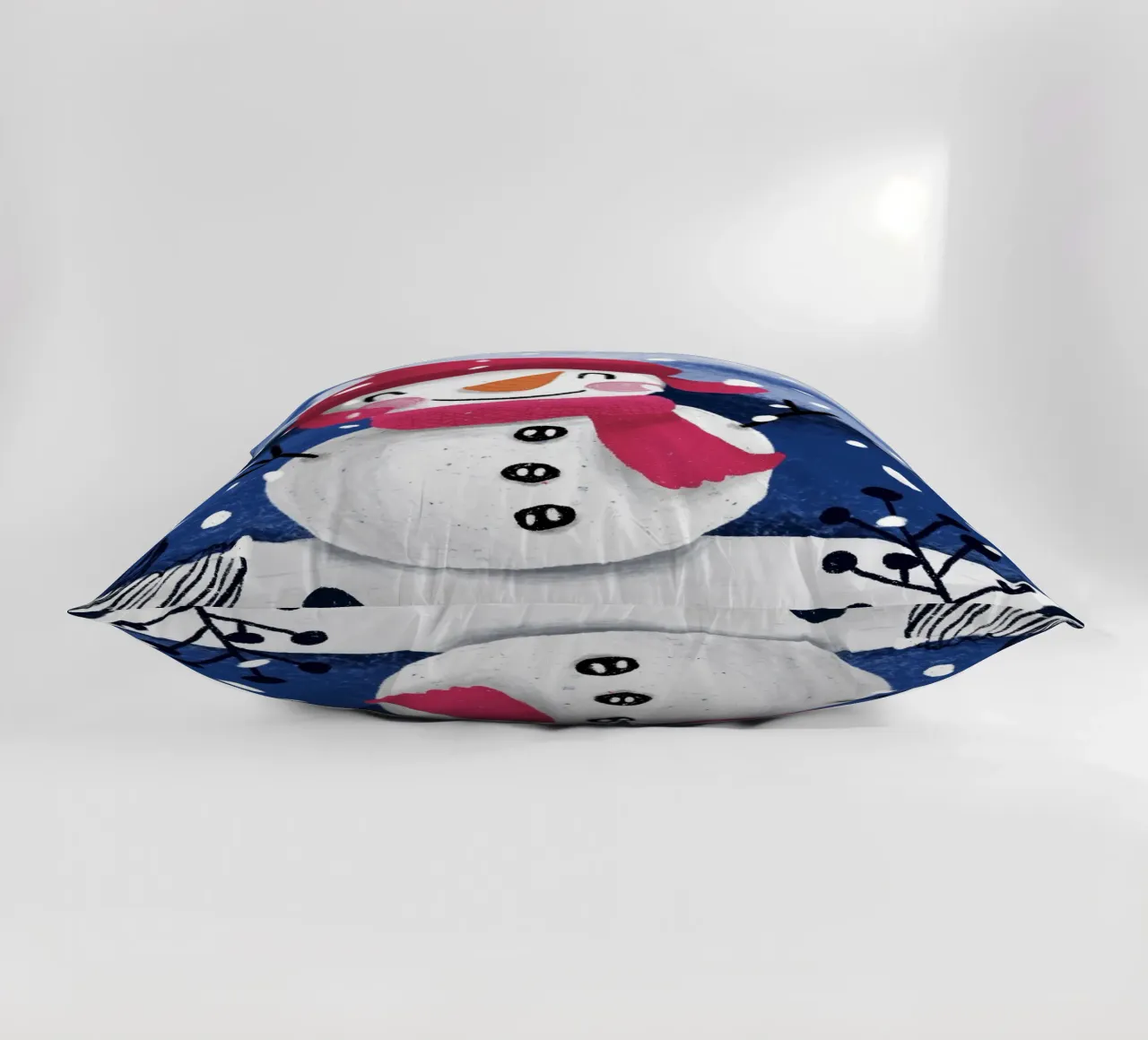 Fröhlicher Schneemann - Winterlandschaft l decorative cushion by Honigbrombeere