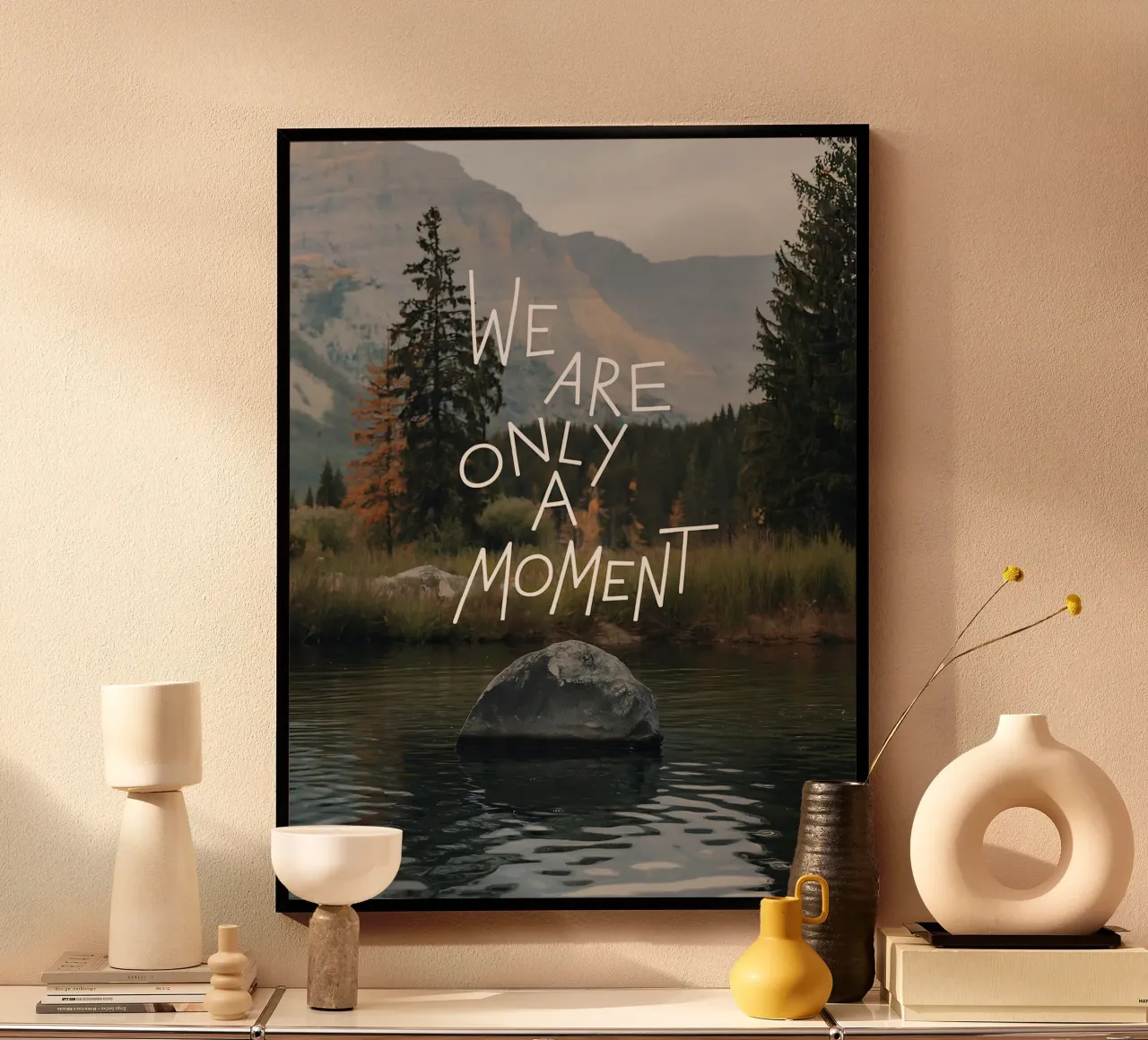 Nous ne sommes qu'un instant poster avec cadre en aluminium de Plain Thoughts