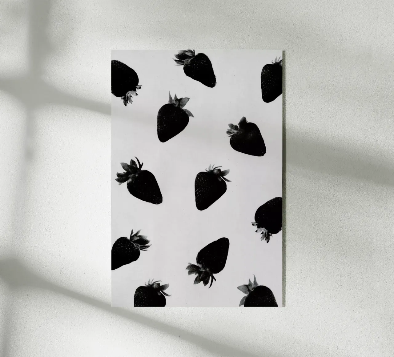 Black Strawberries plexiglass da STUDIO LEEMO