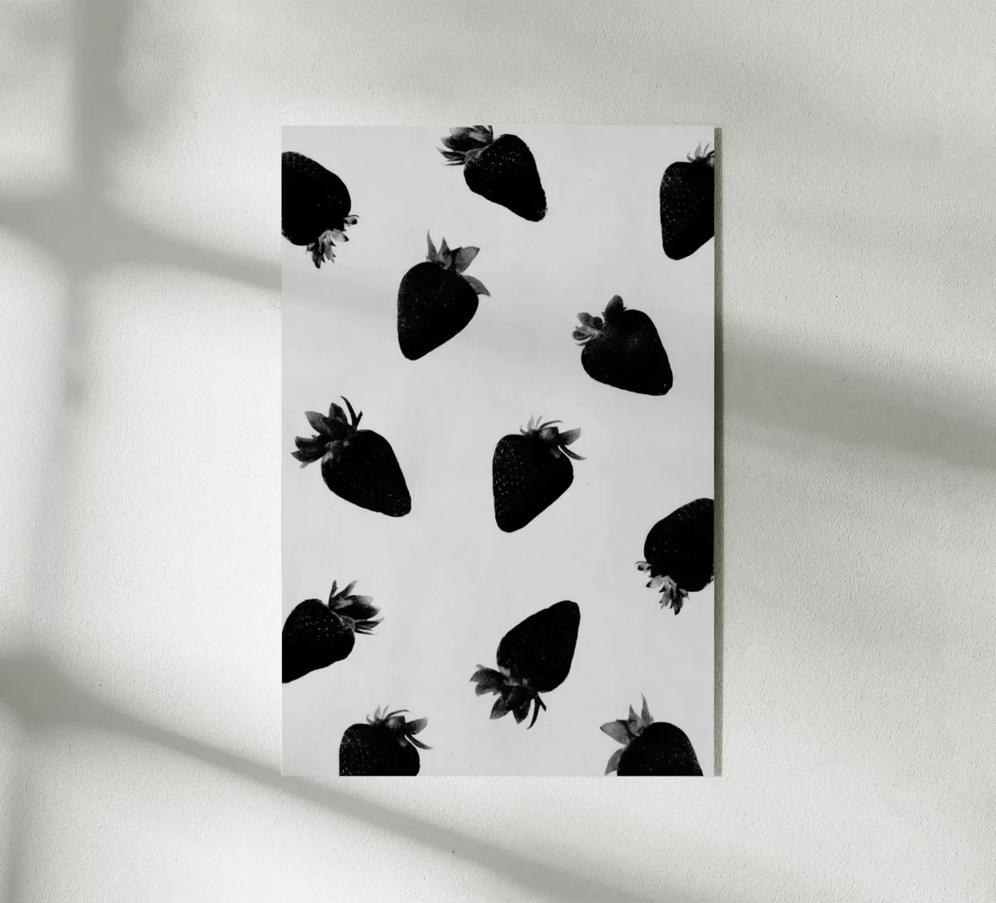 Black Strawberries plexiglass da STUDIO LEEMO