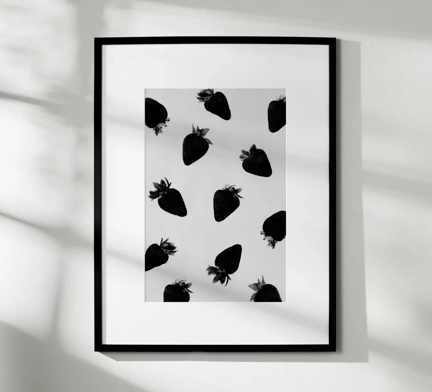 Black Strawberries poster da STUDIO LEEMO