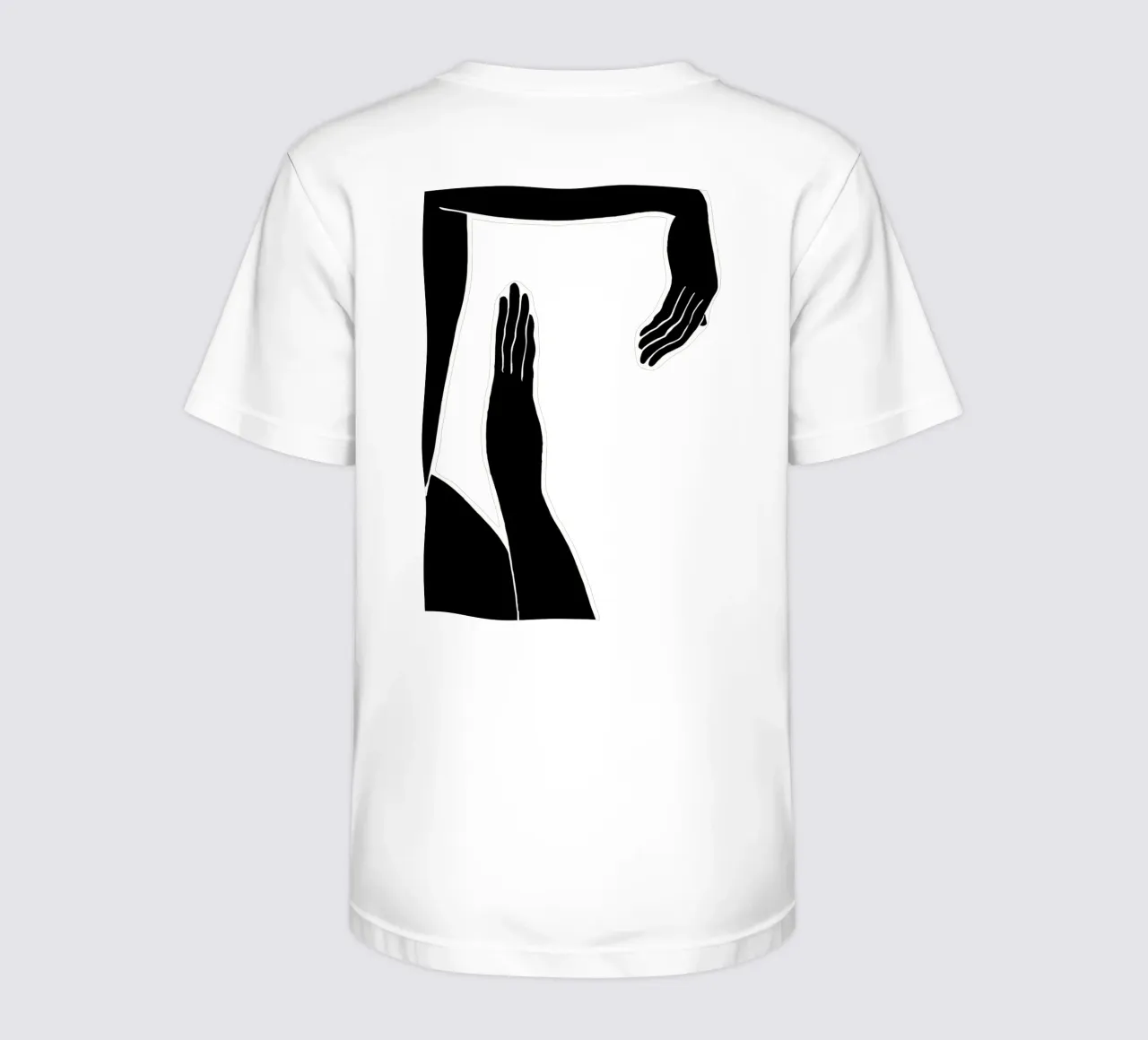 Schaduwen aanraken: Abstracte handgebaren in zwart-wit kinder t-shirt van Kunst und Kontrast