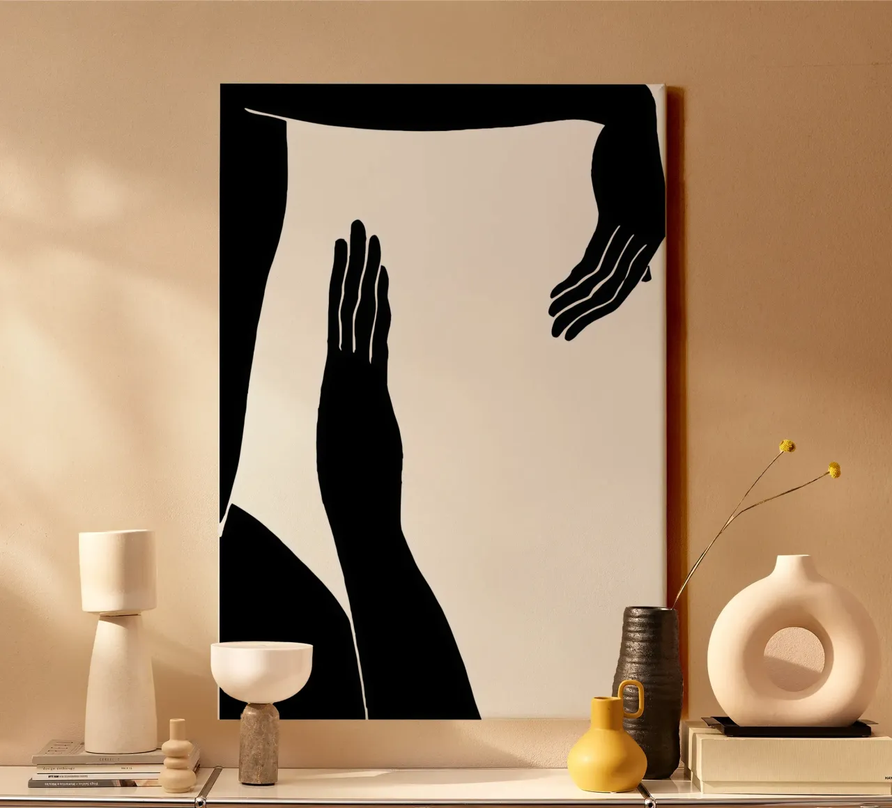 Schaduwen aanraken: Abstracte handgebaren in zwart-wit canvas van Kunst und Kontrast