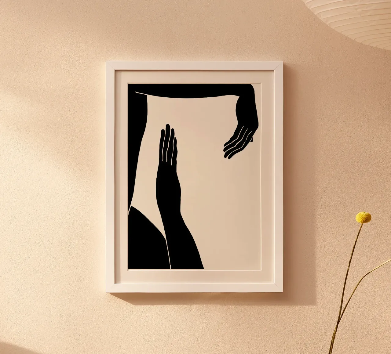 Berührende Schatten: Abstrakte Handgesten in Schwarz-Weiß Hahnemühle von Kunst und Kontrast