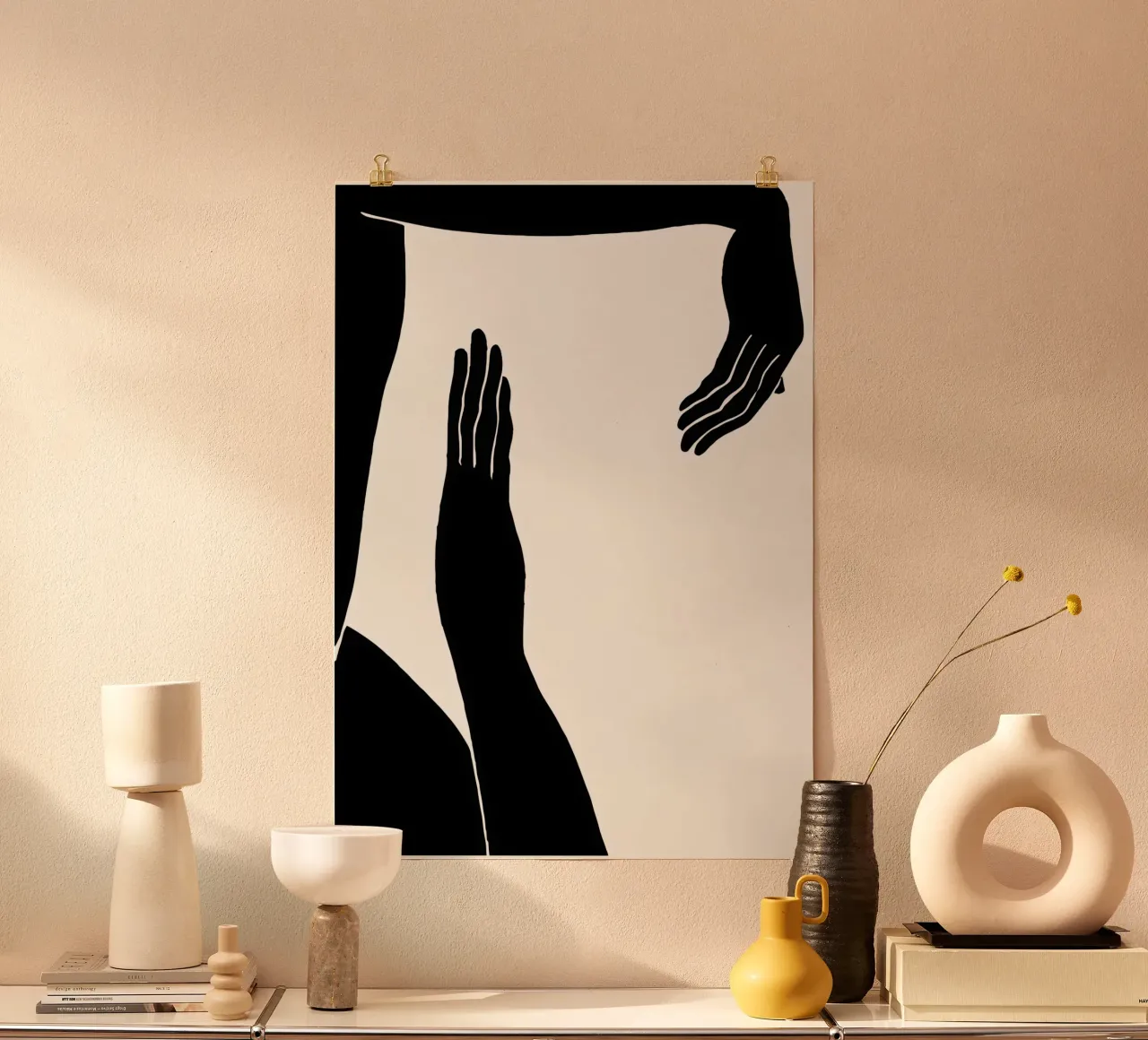 Berührende Schatten: Abstrakte Handgesten in Schwarz-Weiß Hahnemühle von Kunst und Kontrast