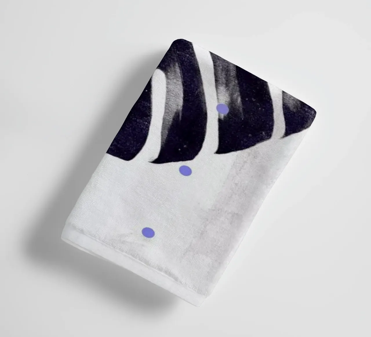 Monstera + dots asciugamano da bagno da STUDIO LEEMO