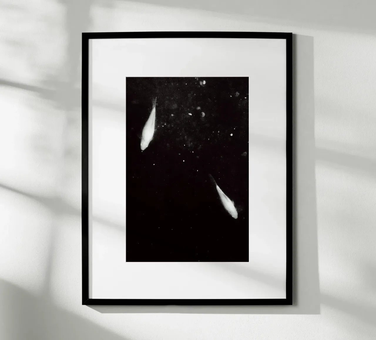 Dark Water poster con telaio in plastica da Hey Vincent