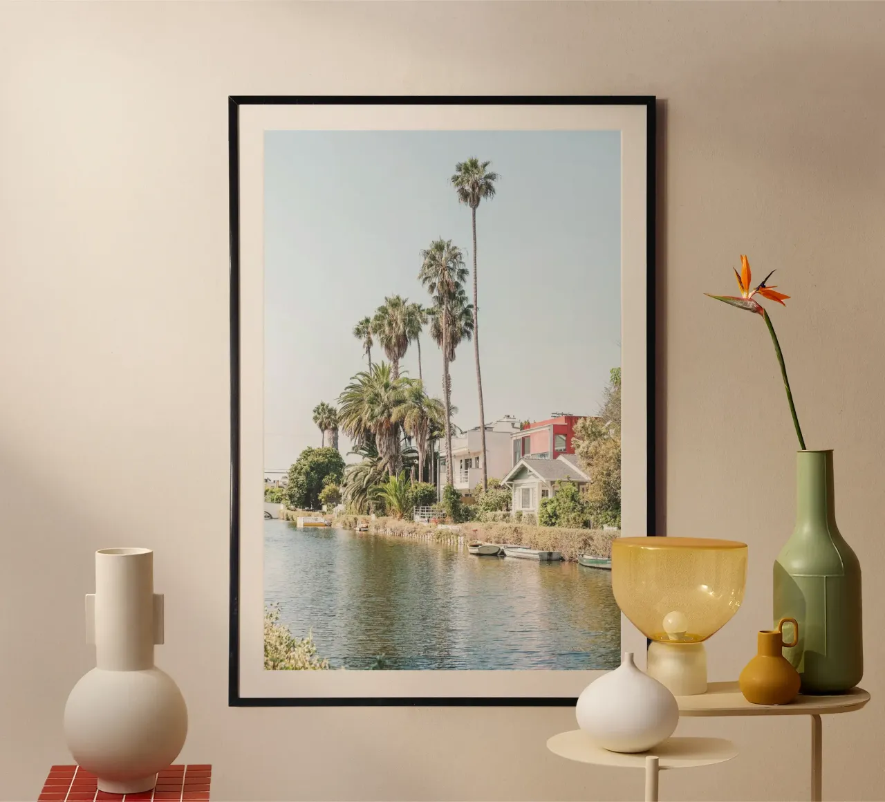 Los Angeles, USA I canali e le palme della spiaggia di Venezia poster con telaio in plastica da Julie Travel Photography