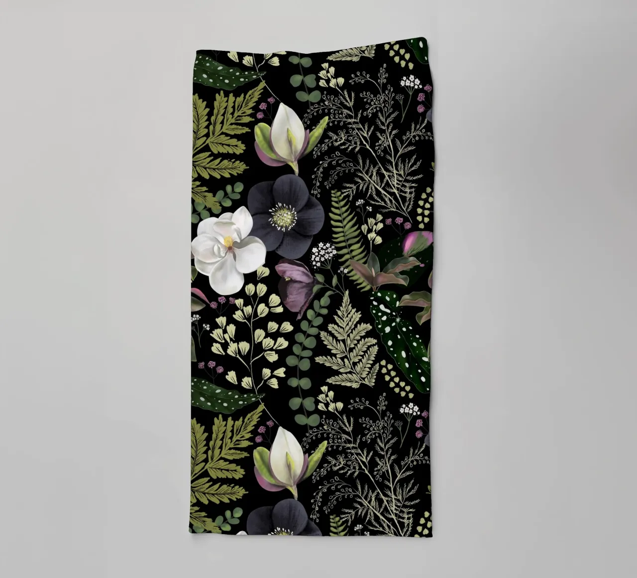Dark Mystical Garden Botanical Pattern asciugamano da bagno da anisillustration