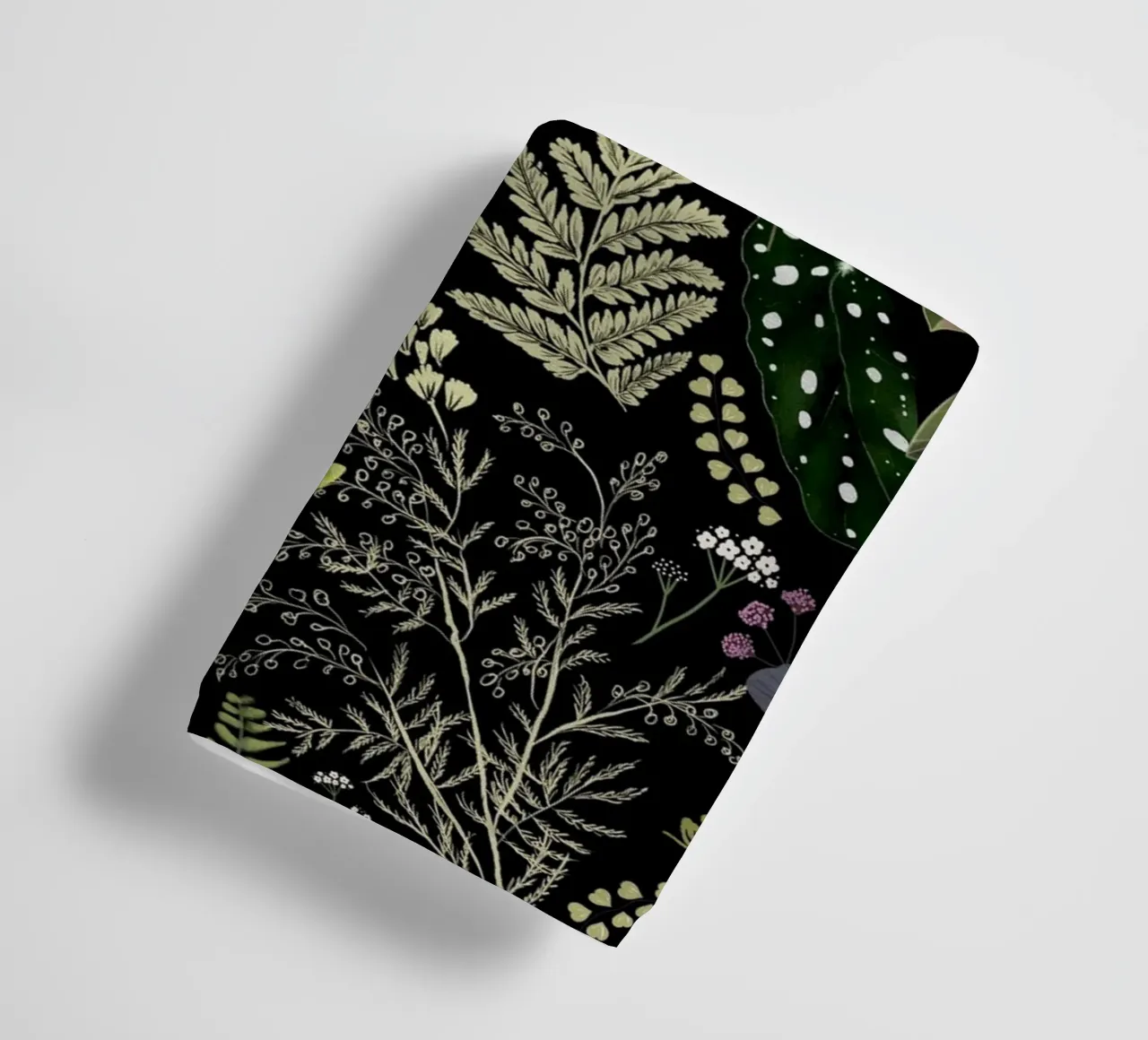 Dark Mystical Garden Botanical Pattern asciugamano da bagno da anisillustration