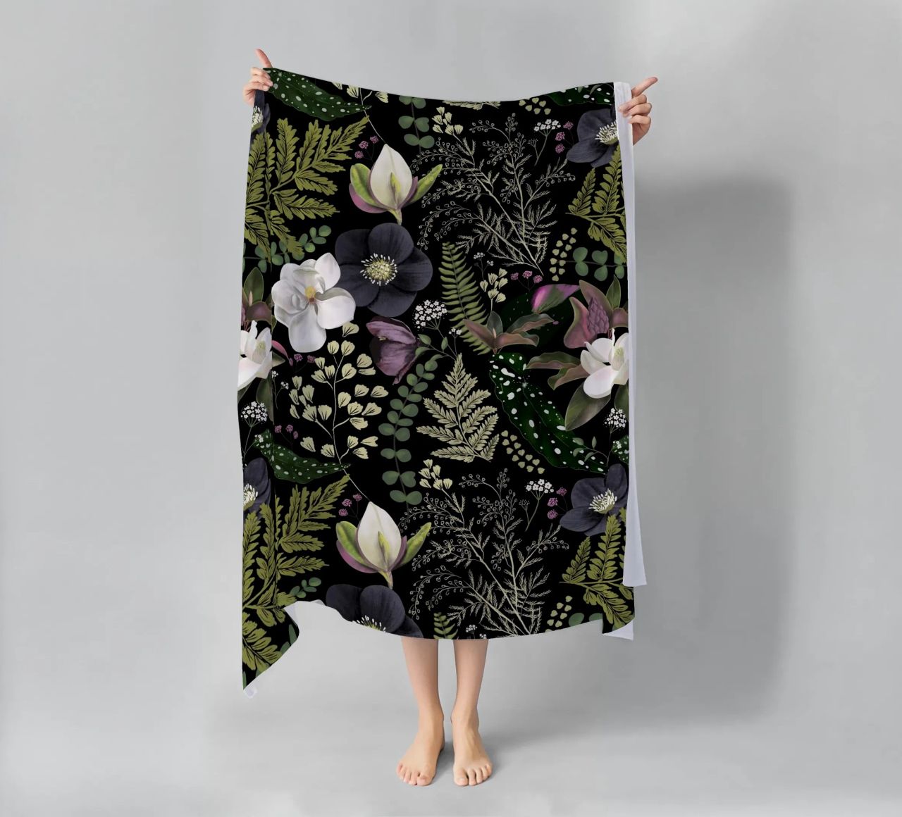 Dark Mystical Garden Botanical Pattern telo mare da anisillustration
