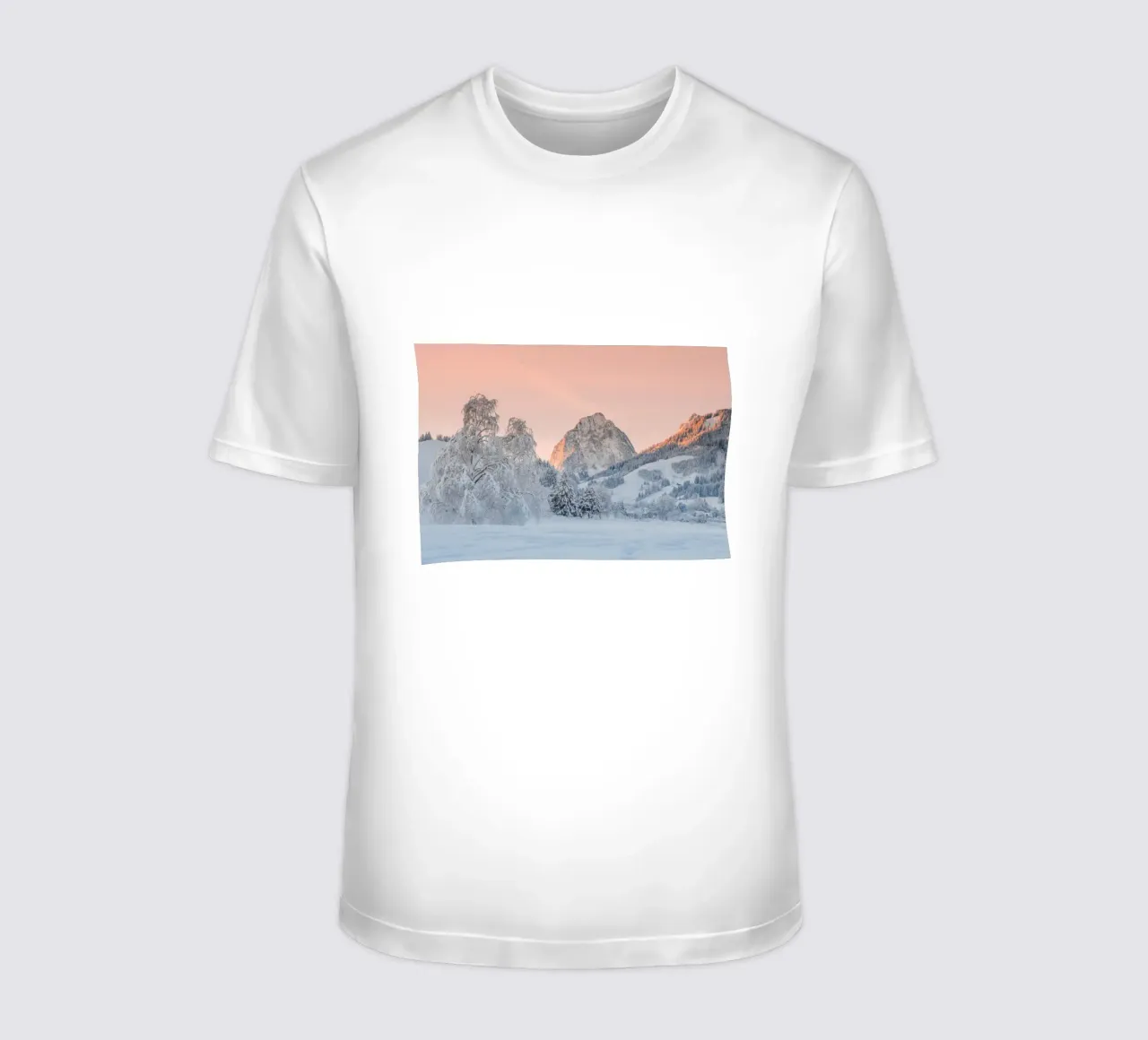 Alba invernale in Svizzera t-shirt da Marcel Bisig