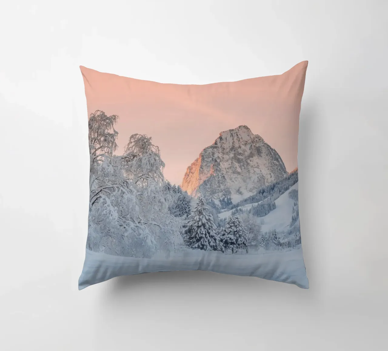 Alba invernale in Svizzera cuscino da Marcel Bisig