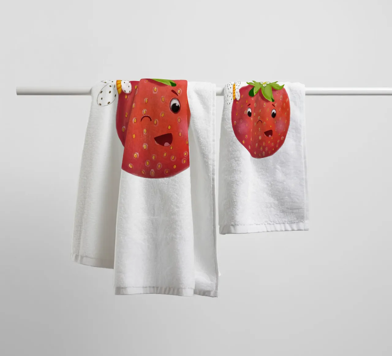 Süße Erdbeere towel by Honigbrombeere