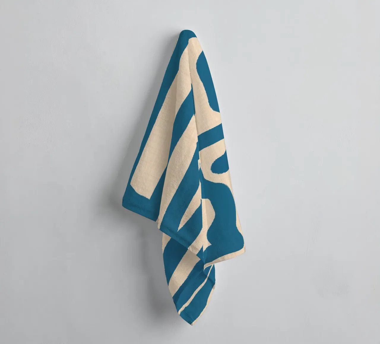 Abstraktes Retro-Labyrinth - Mid Century Modern Lines Blau Handtuch von susanacosta