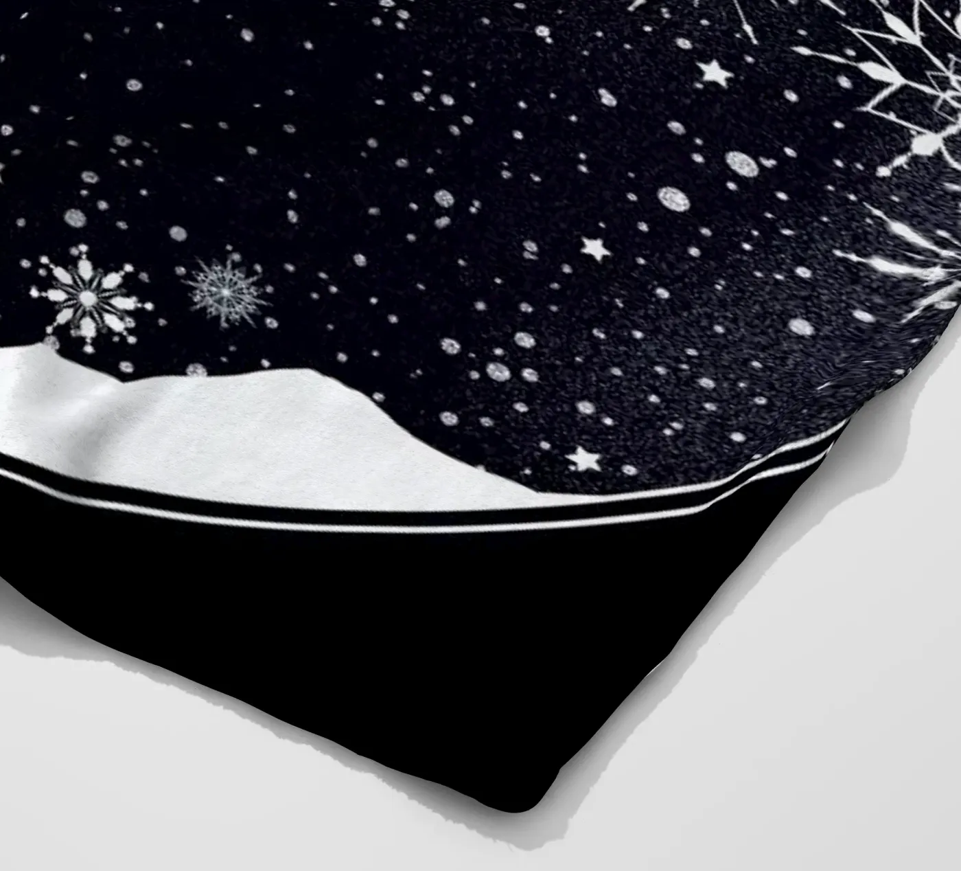 Snow Globe Fleecedecke von Tobe Fonseca