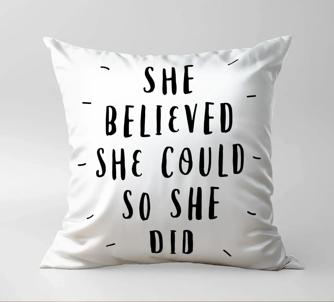 Credeva di poterlo fare e lo ha fatto Design tipografico in nero cuscino da THE MOTIVATED TYPE