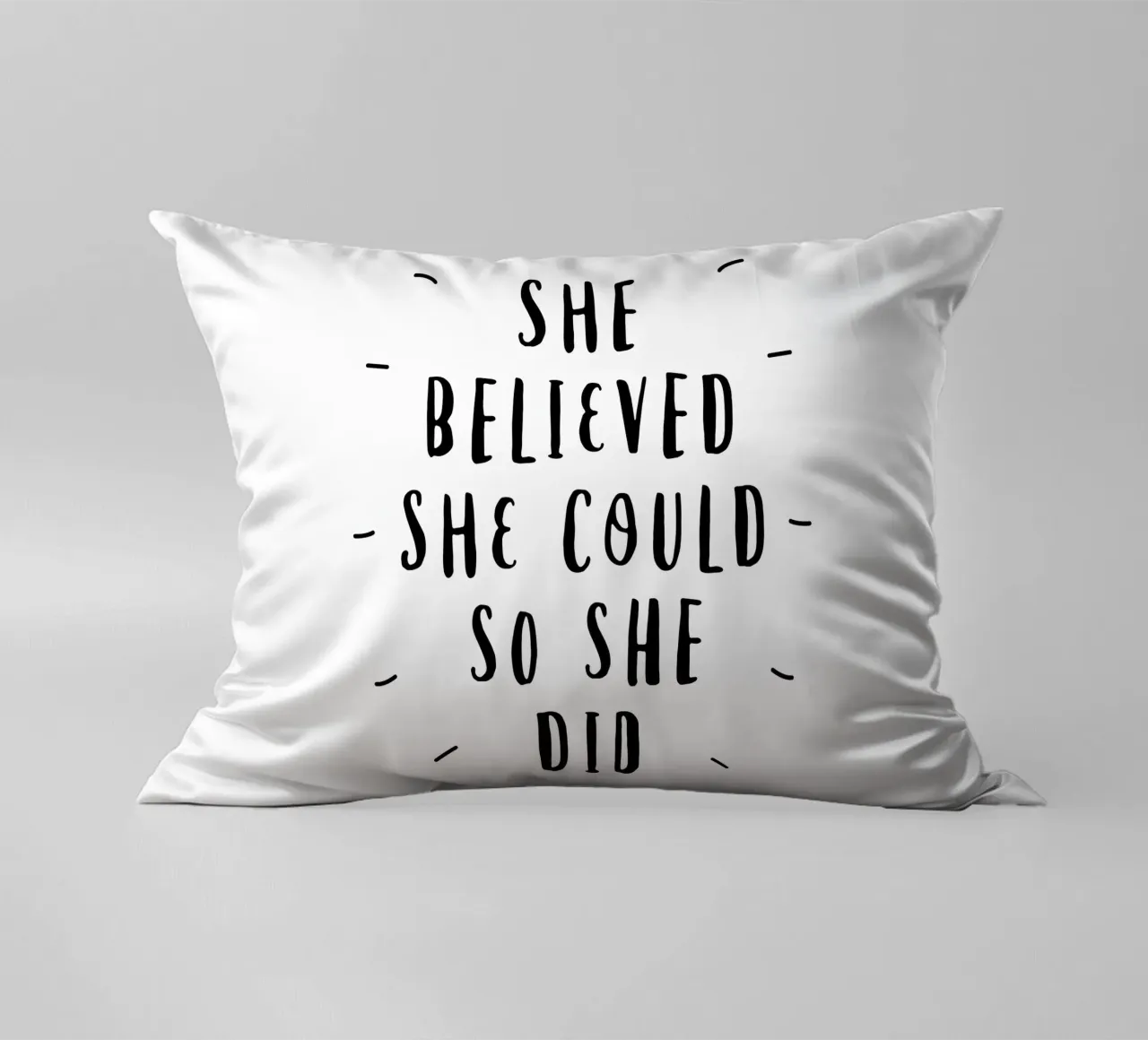 Credeva di poterlo fare e lo ha fatto Design tipografico in nero cuscino da THE MOTIVATED TYPE