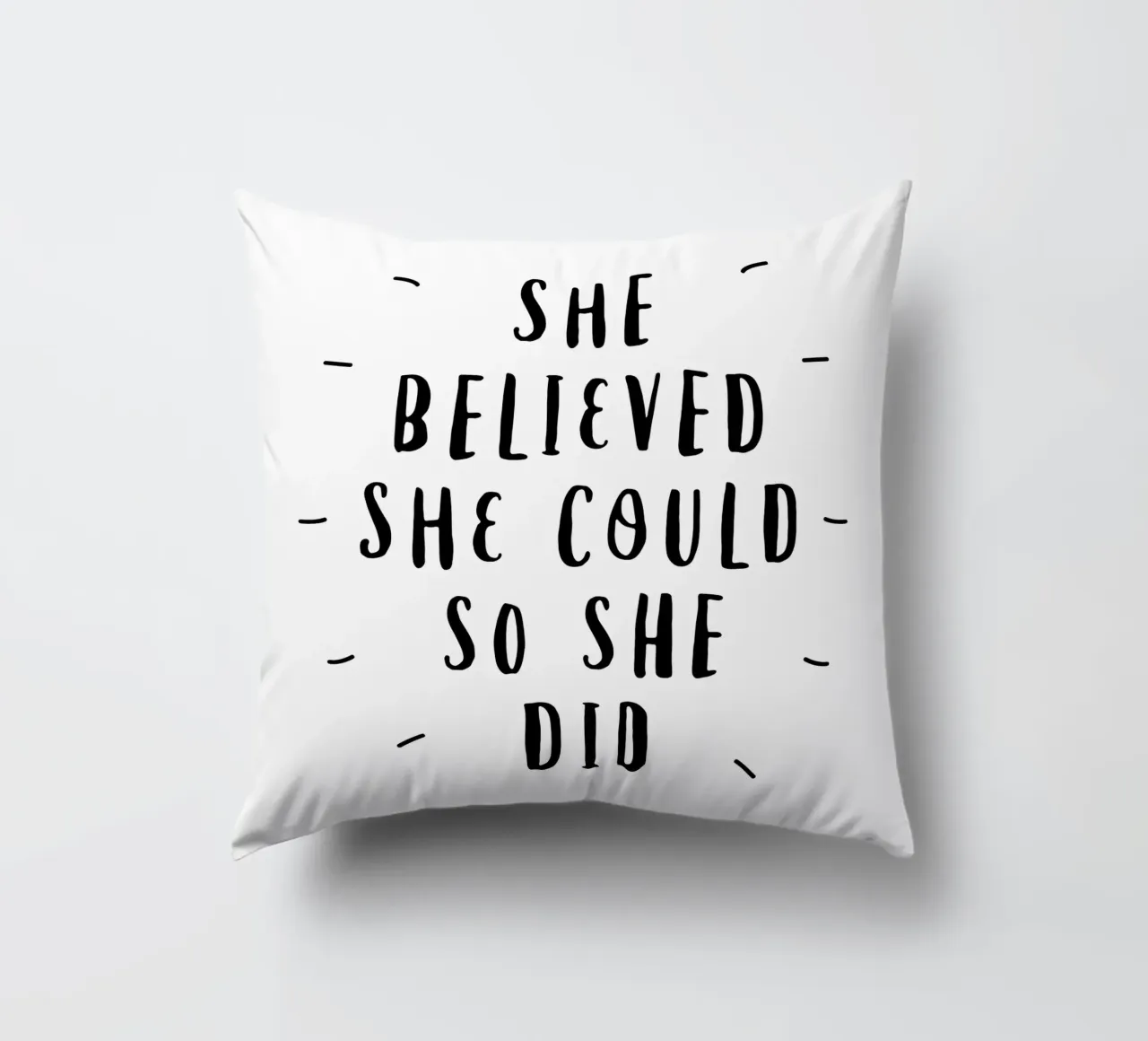 Credeva di poterlo fare e lo ha fatto Design tipografico in nero cuscino da THE MOTIVATED TYPE