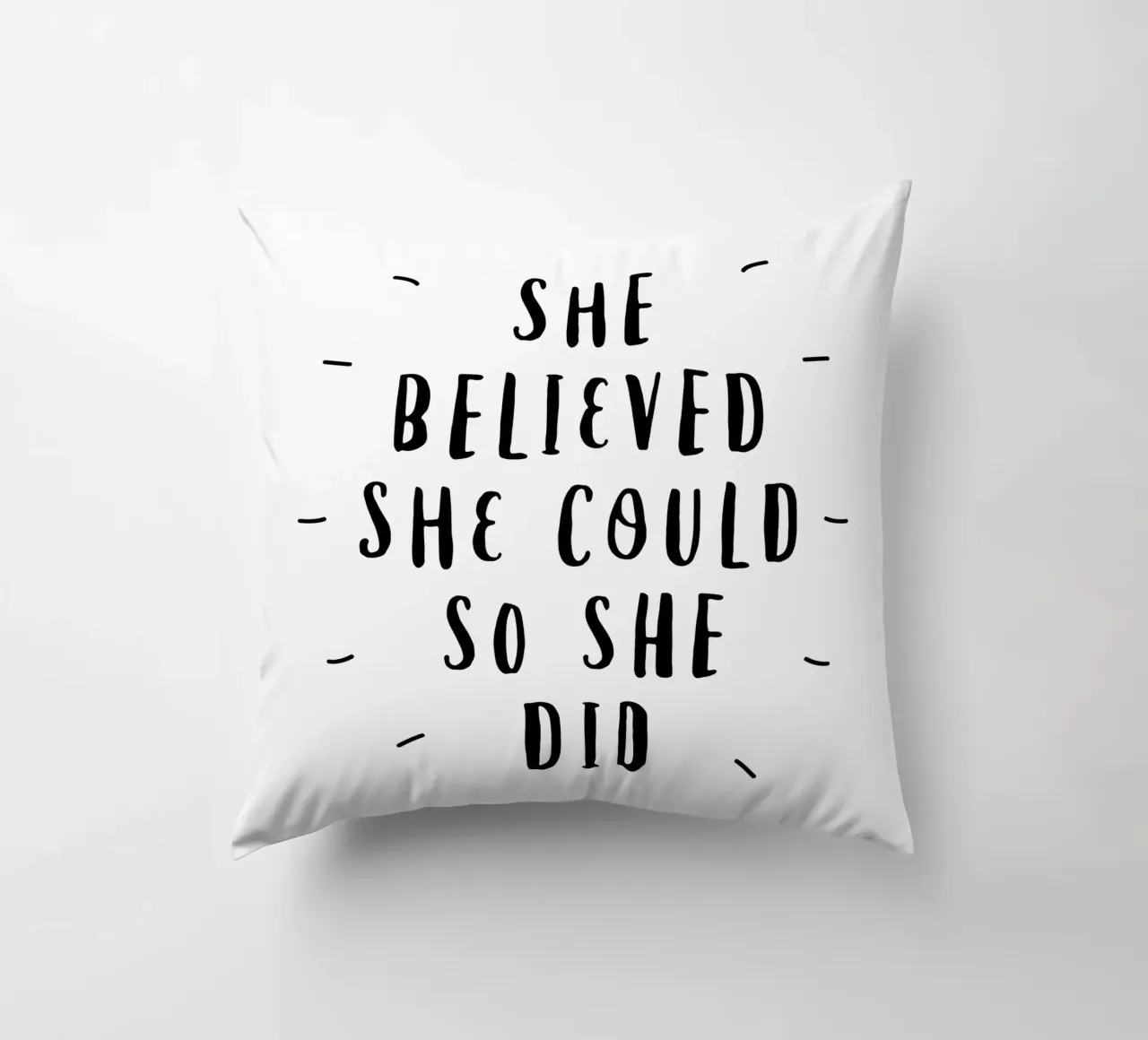 Credeva di poterlo fare e lo ha fatto Design tipografico in nero cuscino da THE MOTIVATED TYPE