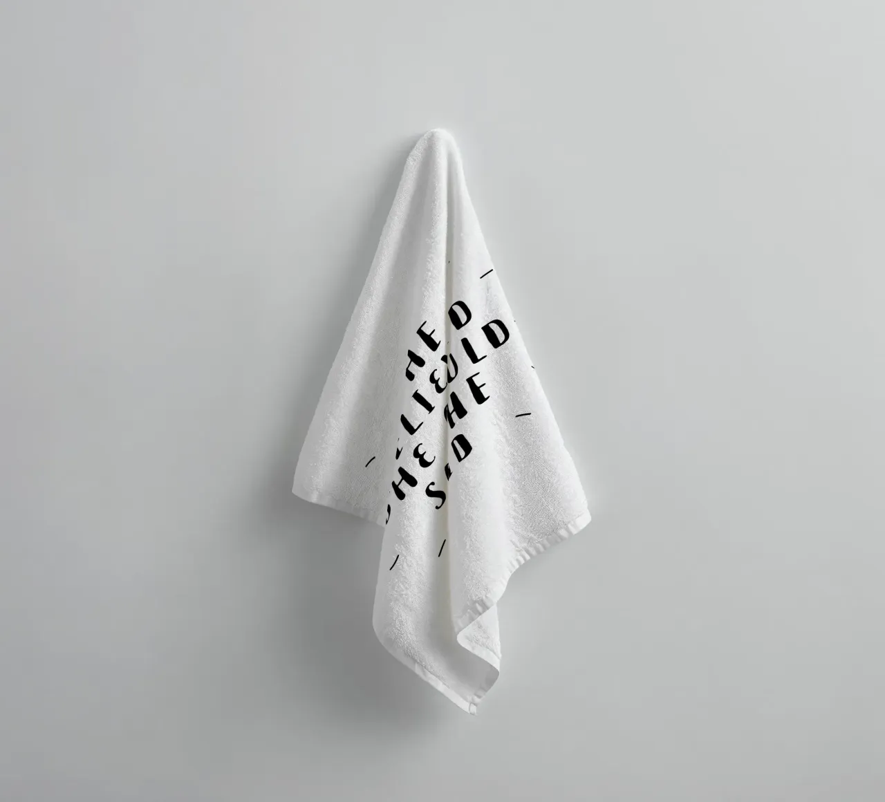 Ze geloofde dat ze het kon dus deed ze het Typografie in zwart badhanddoek van THE MOTIVATED TYPE