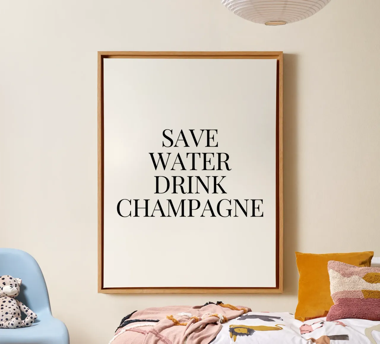 Sparen Sie Wasser trinken Champagner Zitat Leinwand mit Schattenfugenrahmen von Paigaam Studio