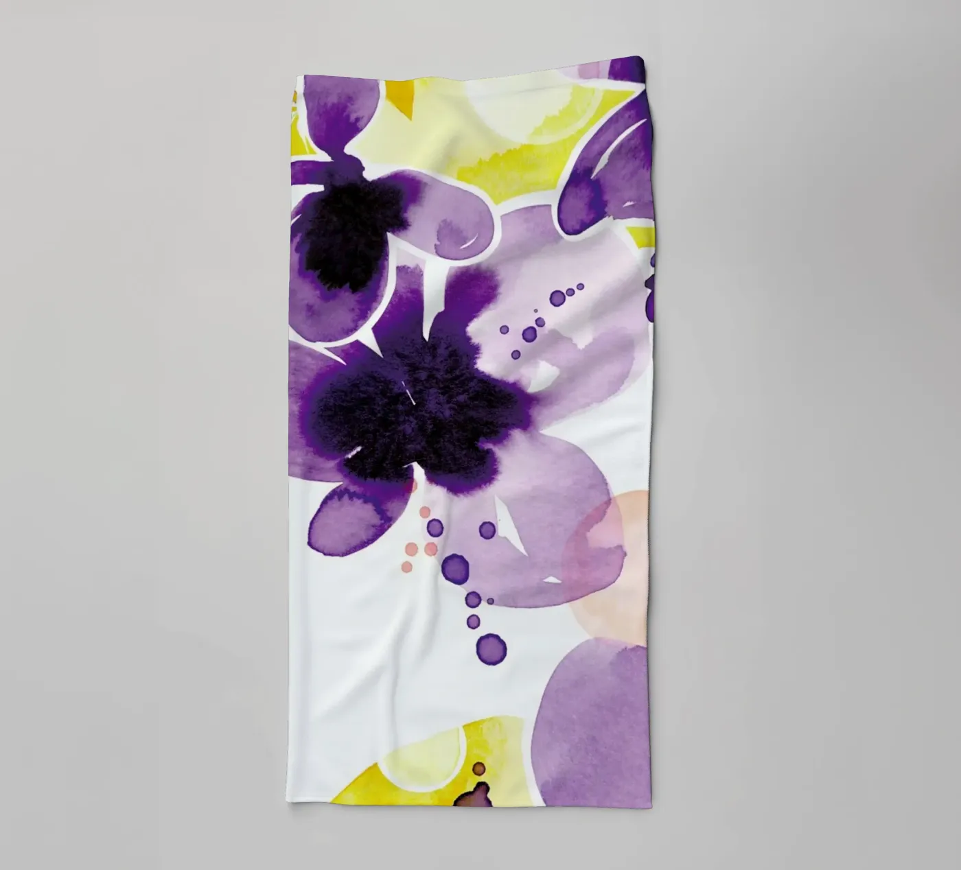 Violet Bloom badhanddoek van Ekaterina Koroleva