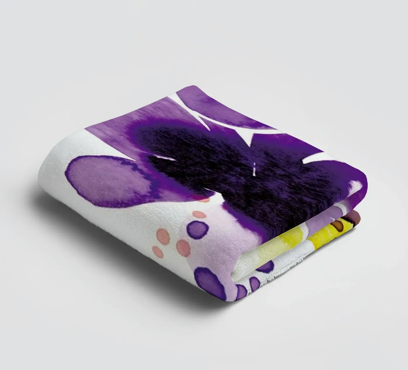 Violet Bloom badhanddoek van Ekaterina Koroleva
