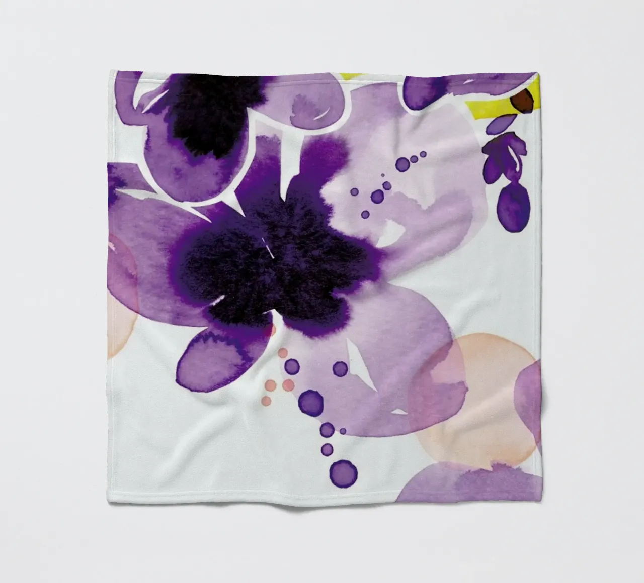 Violet Bloom Fleecedecke von Ekaterina Koroleva