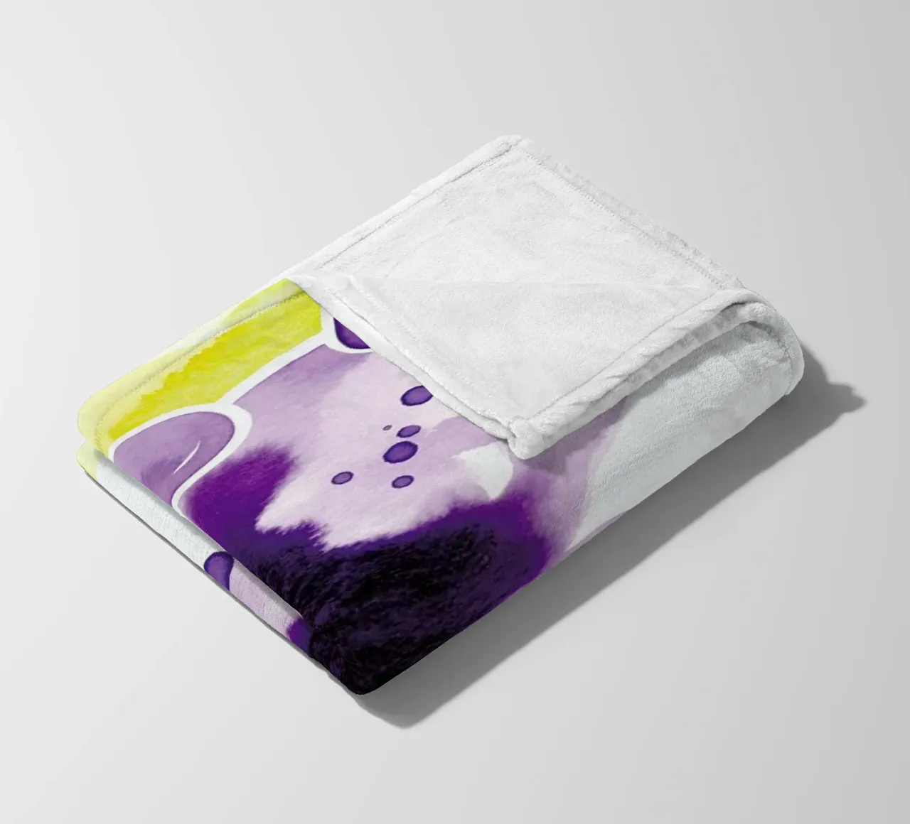 Violet Bloom Fleecedecke von Ekaterina Koroleva