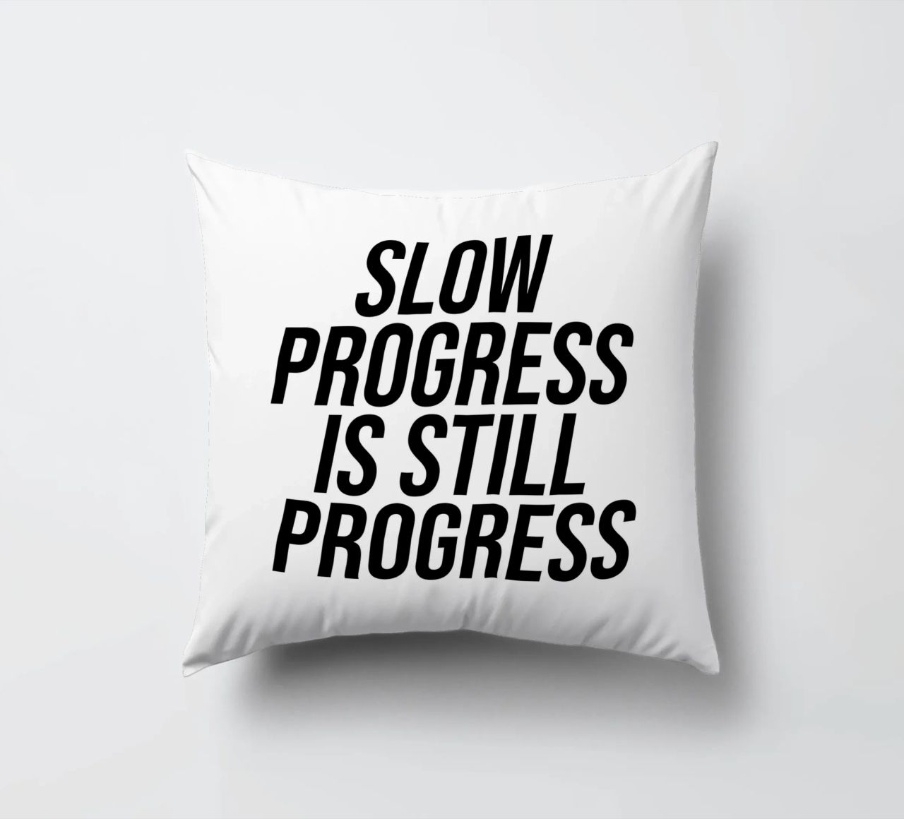Un progresso lento è pur sempre una citazione di progresso cuscino da Paigaam Studio