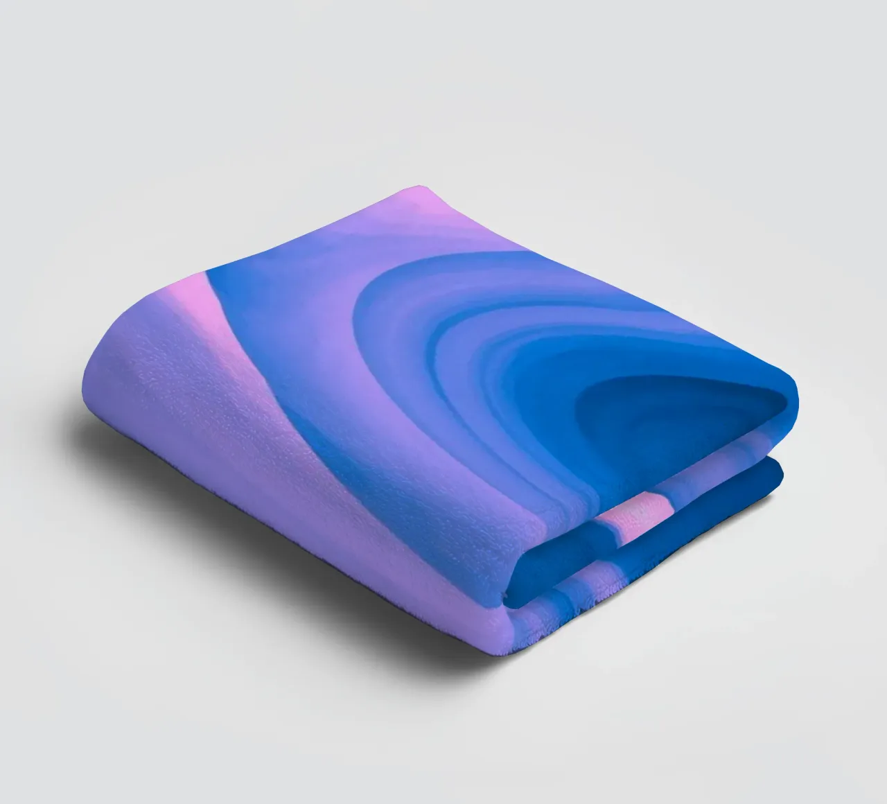 Abstract cirkelvormig gedraaid patroon in blauw en roze badhanddoek van Something for you