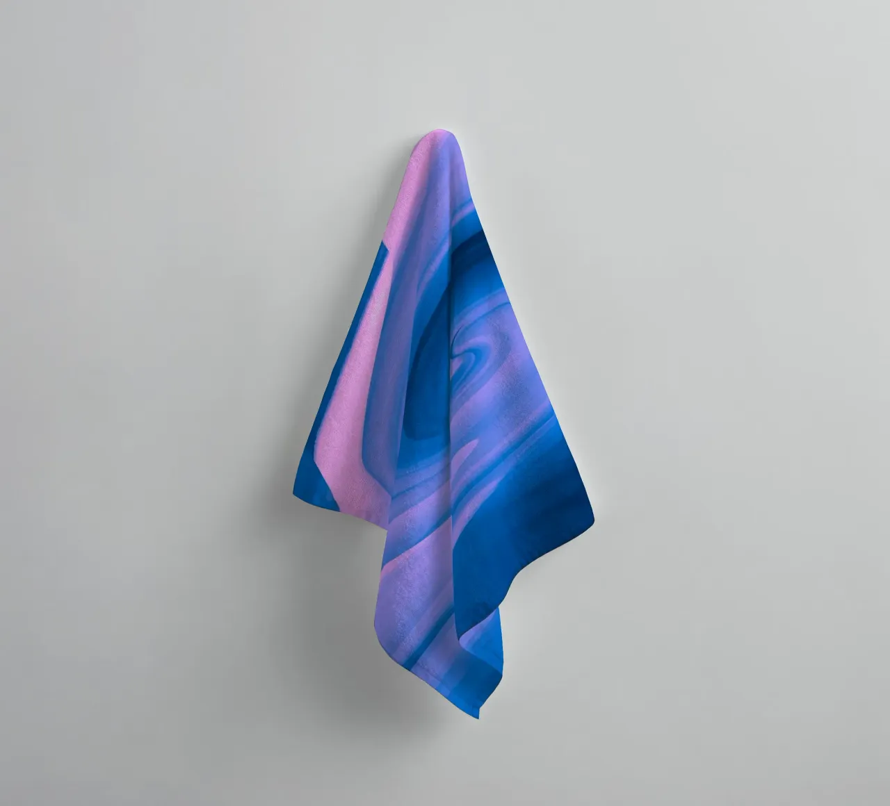 Motif circulaire abstrait torsadé en bleu et rose serviette de bain de Something for you
