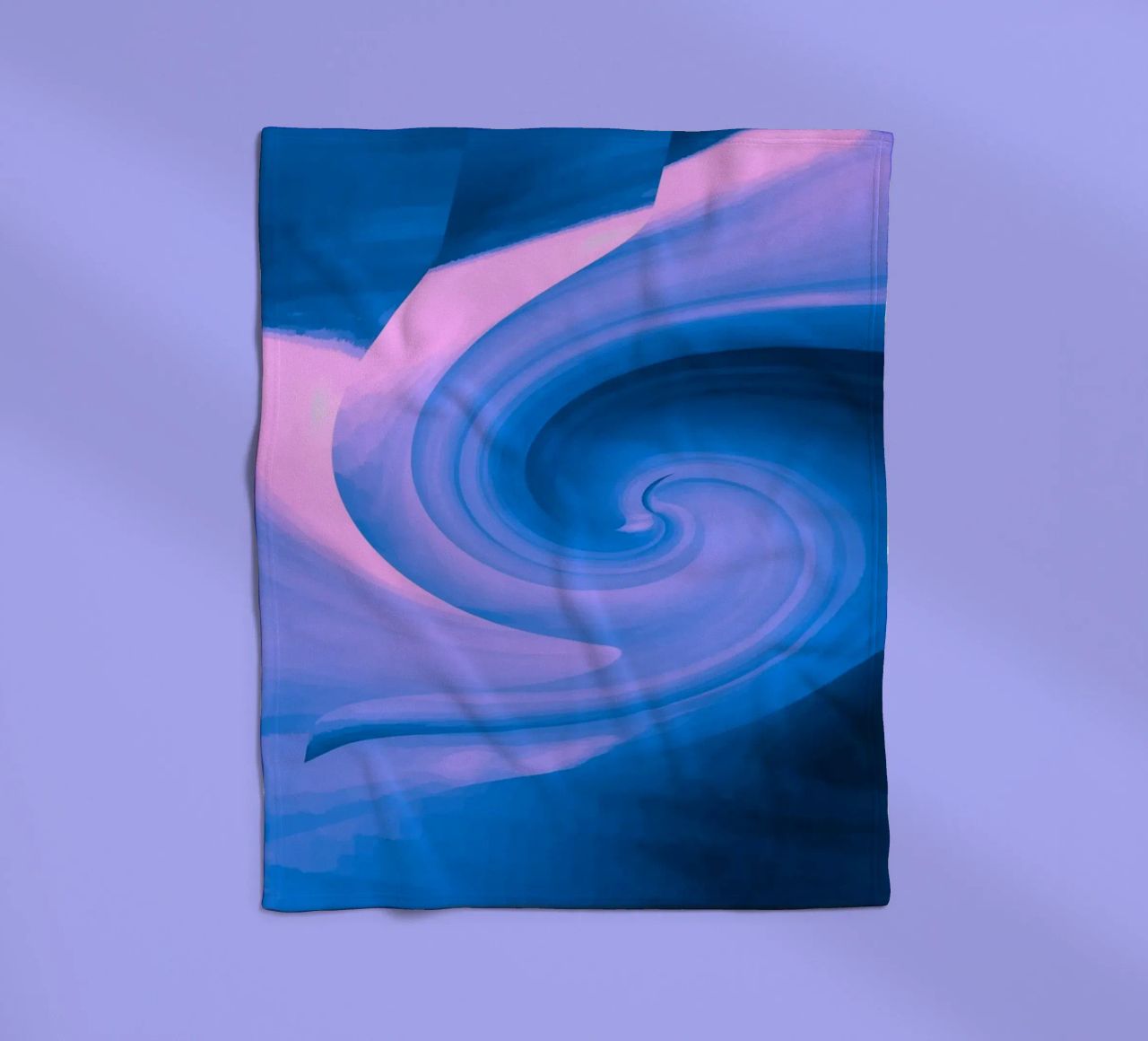 Abstraktes kreisförmiges gedrehtes Muster in blau und pink Fleecedecke von Something for you