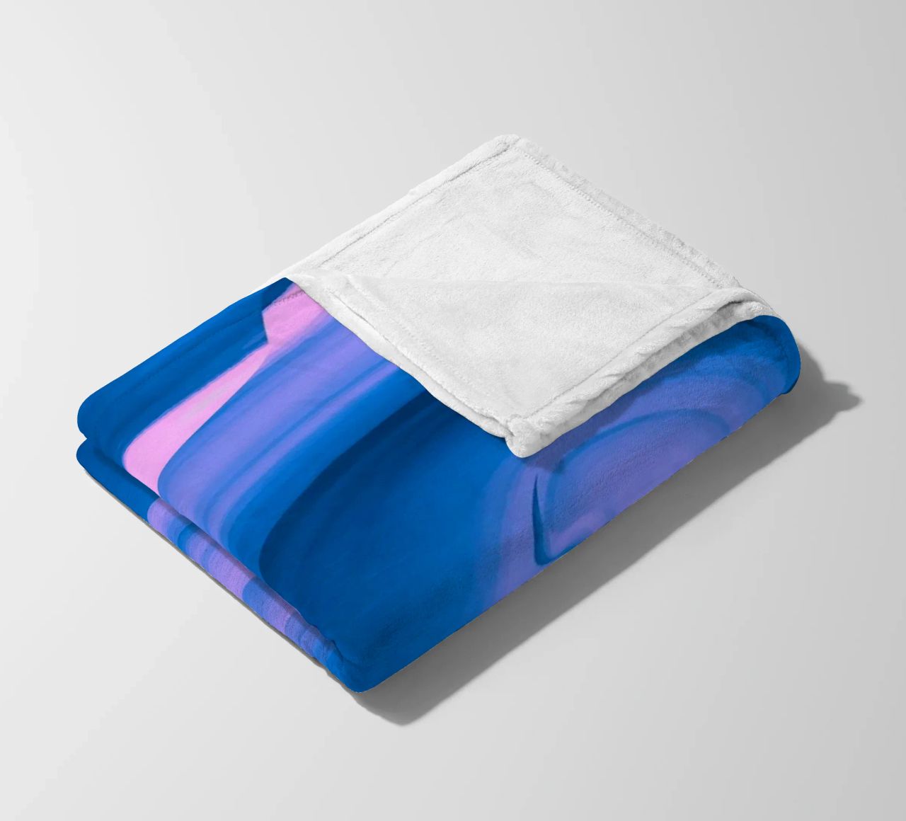 Abstraktes kreisförmiges gedrehtes Muster in blau und pink Fleecedecke von Something for you