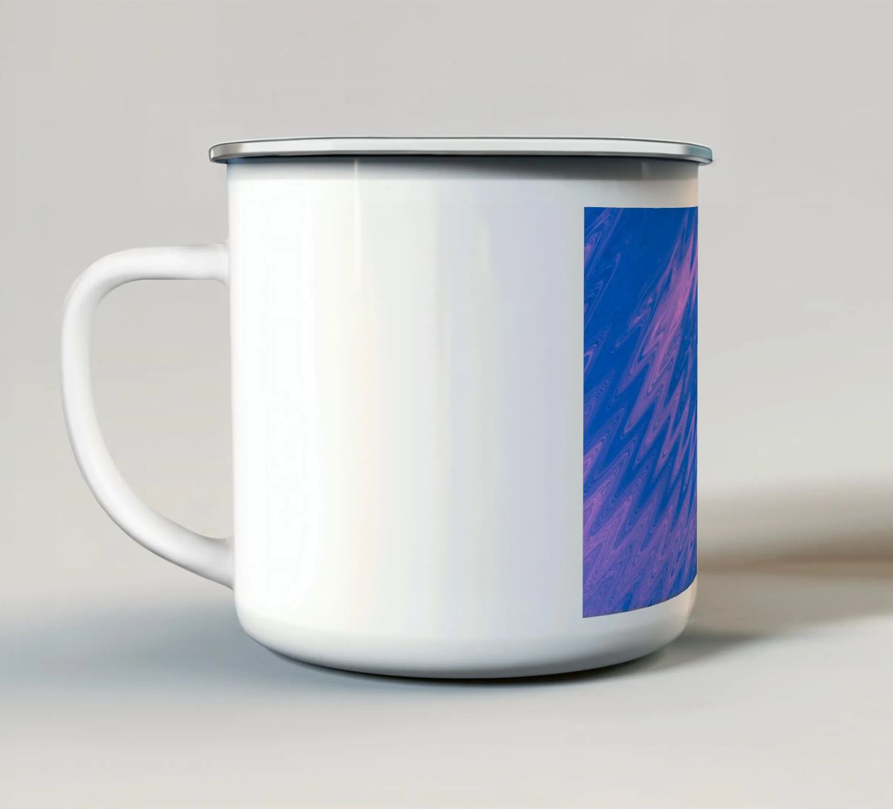 Motivo astratto a zig zag in blu e rosa tazza in smalto da Something for you