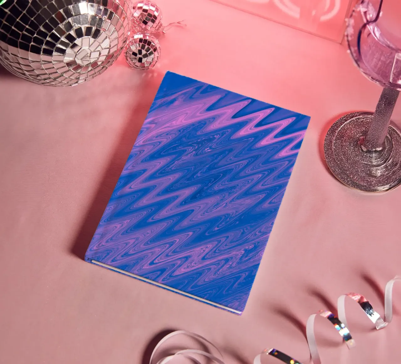 Motif zigzag abstrait en bleu et rose carnet de notes de Something for you