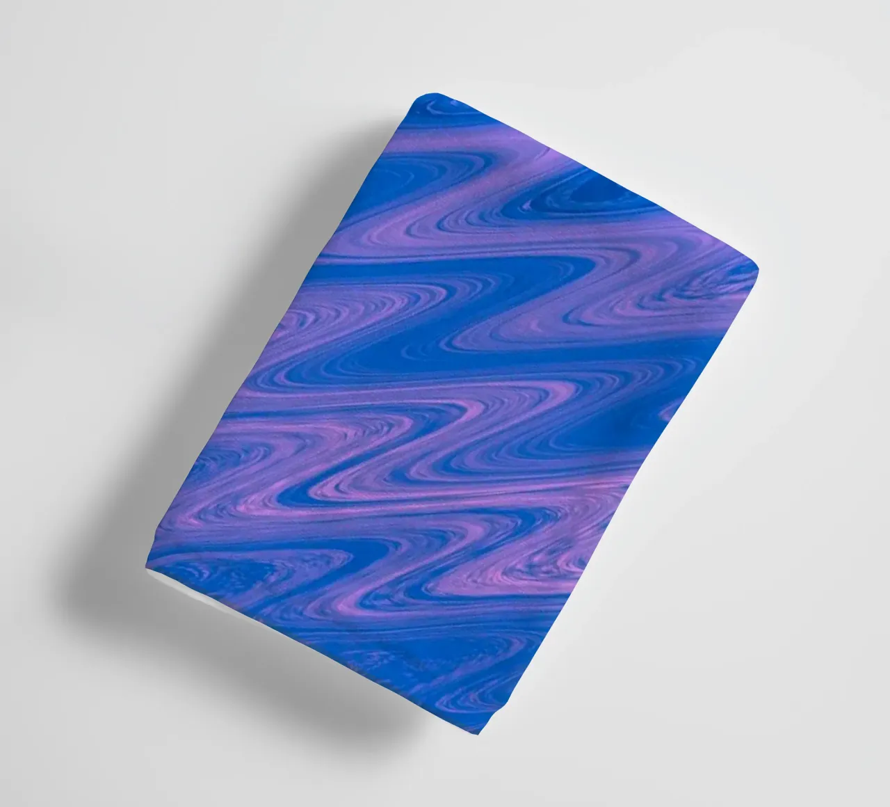 Abstraktes Zick Zack Muster in blau und pink Handtuch von Something for you