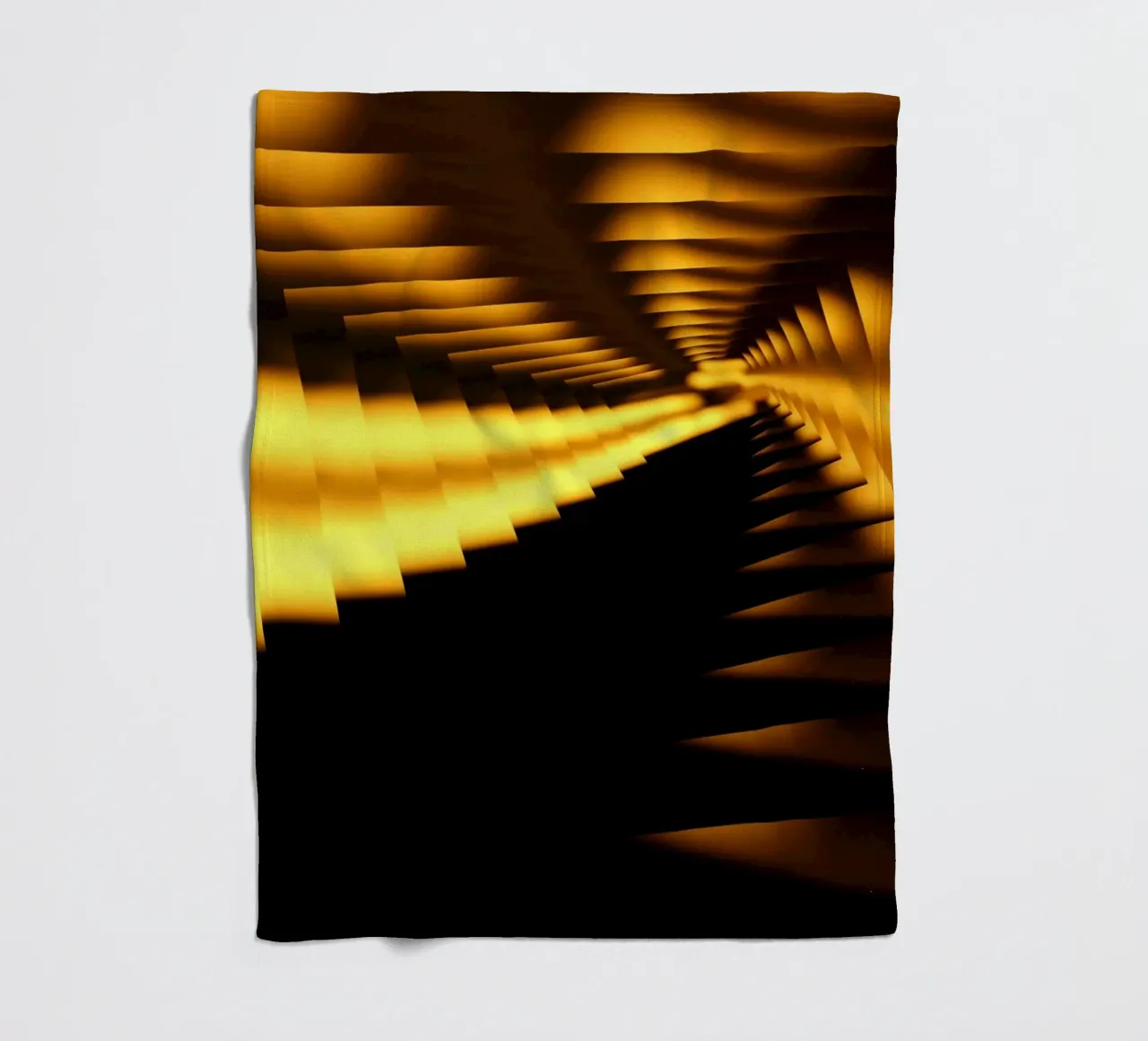 Motivo dinamico astratto in giallo e nero coperta in pile da Something for you