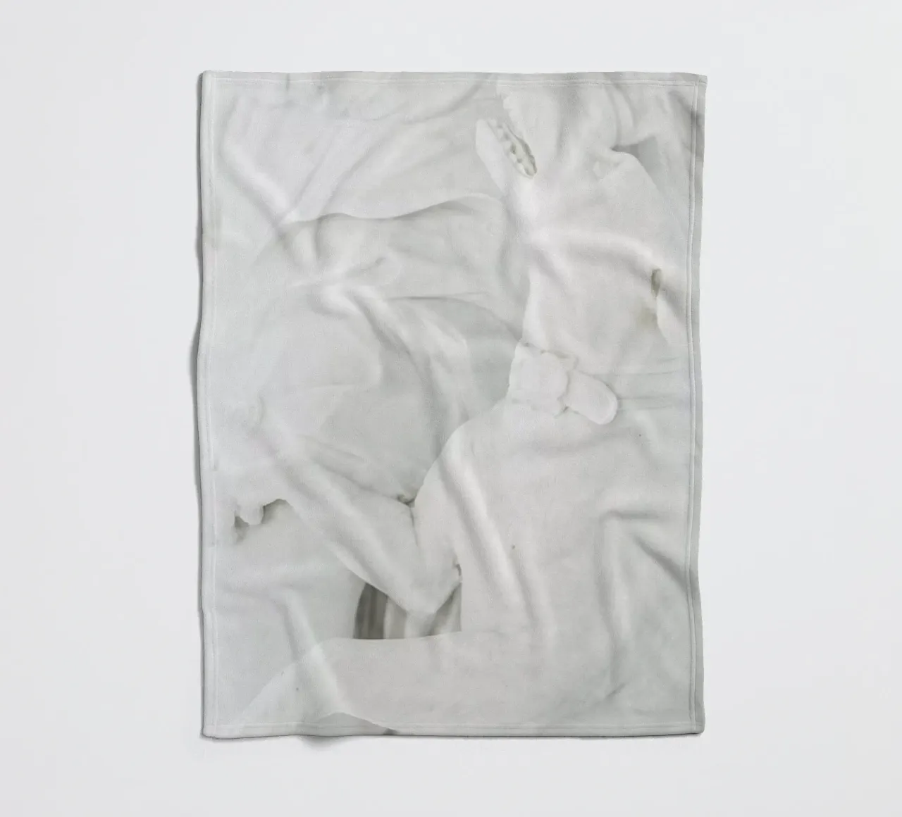 Porcelain Greyhound coperta in pile da Paul Aidan Perry