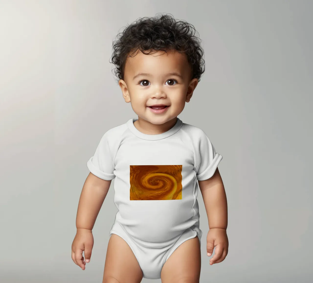 Abstraktes dynamisches gedrehtes Muster in orange und braun Kurzarm Babybody von Something for you