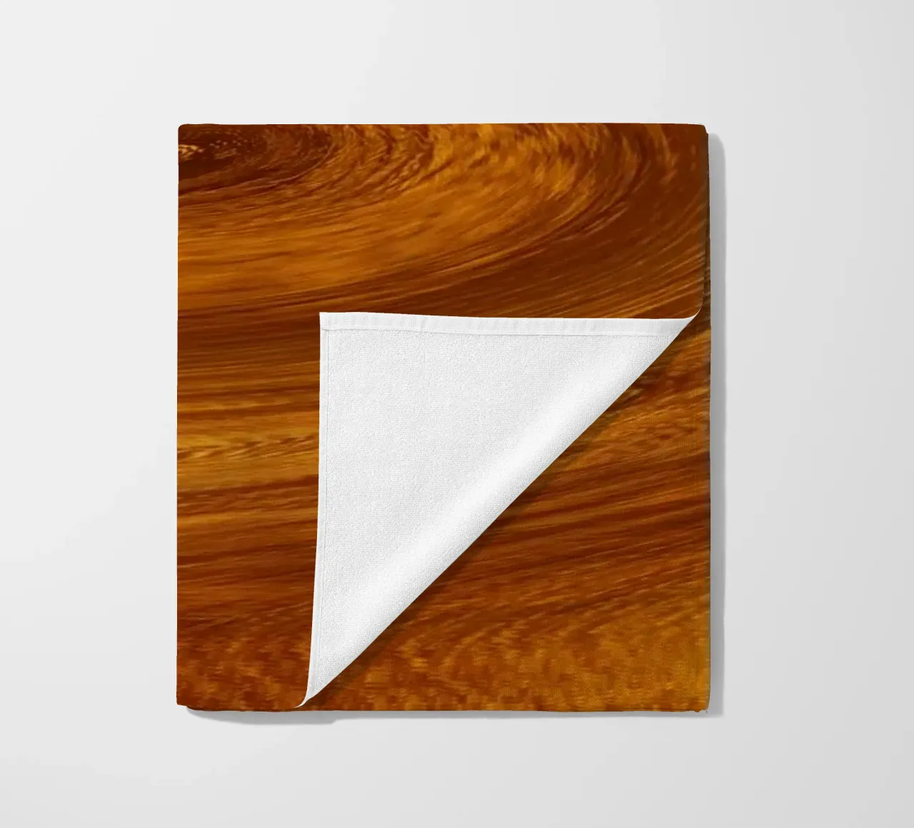 Abstraktes dynamisches gedrehtes Muster in orange und braun Strandtuch von Something for you