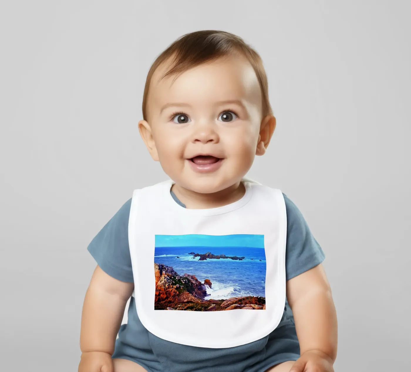 FAA182 baby bib by Thierry vobmann photography