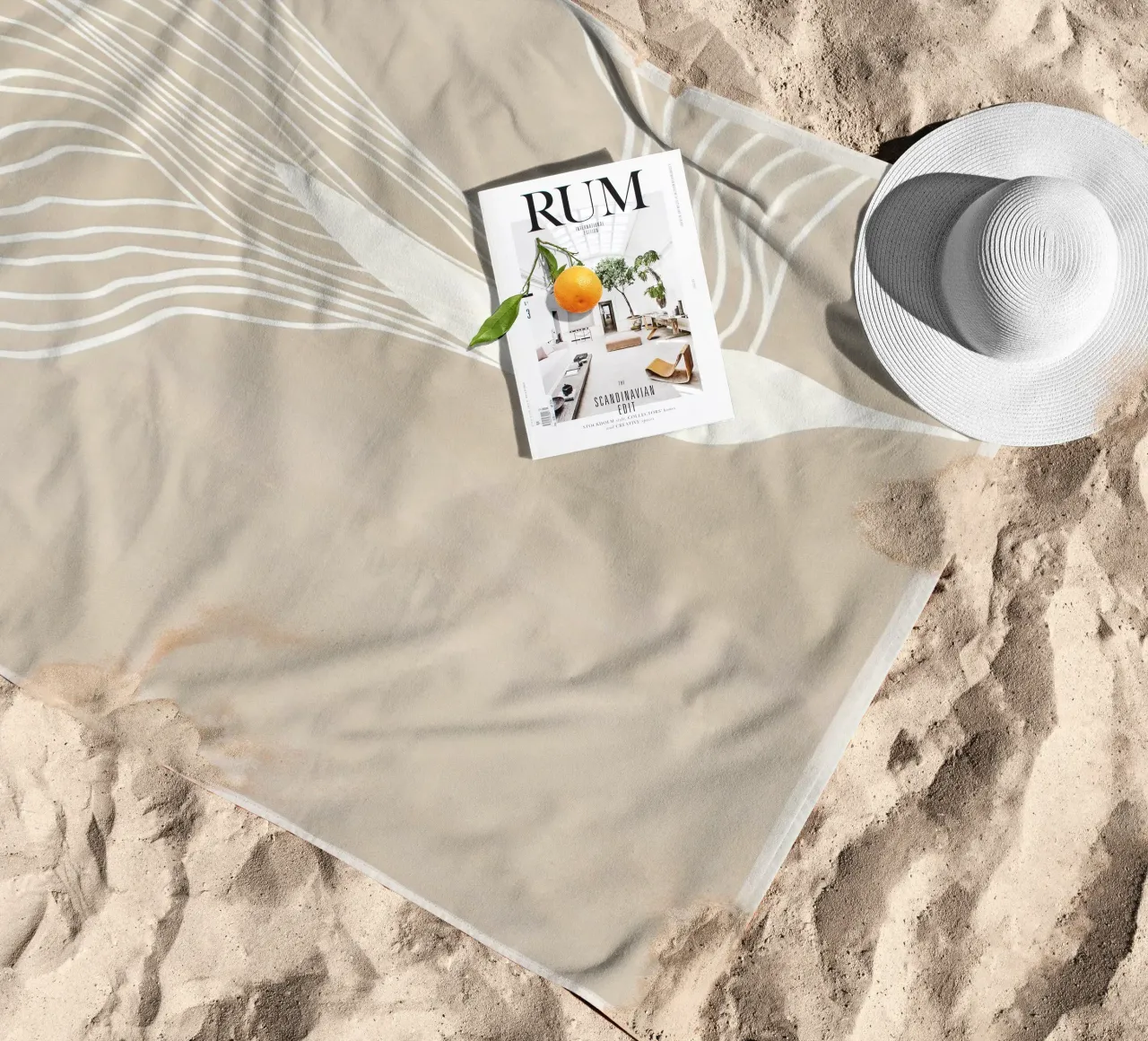 Test di volo | Line art minimalista in beige telo mare da Autofocus