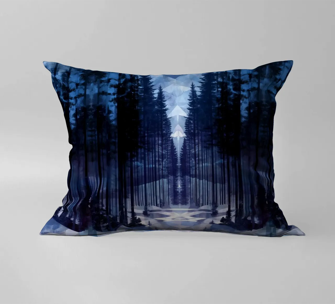 Snow Emerge - forest path cuscino da The Quiet Senju