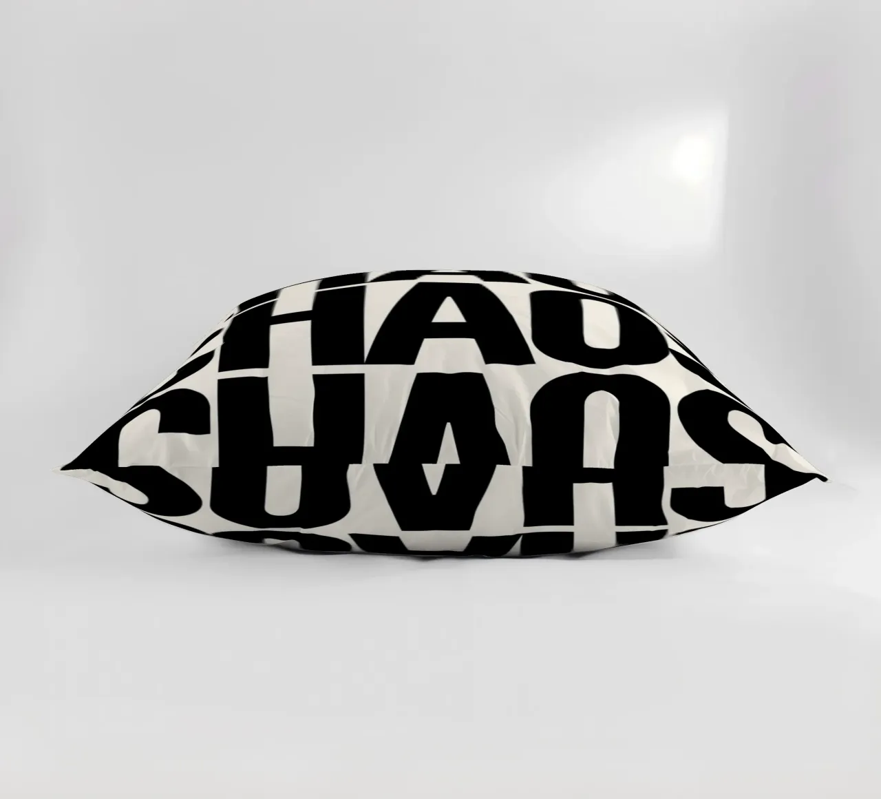 Chaos Chaos Chaos cuscino da NORDLICHT DESIGNS