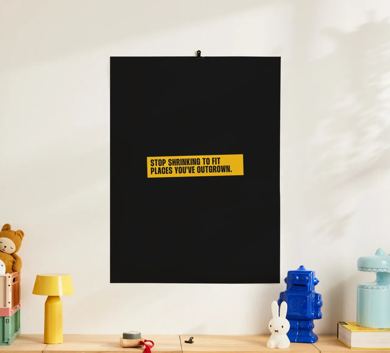 Cessez de rétrécir pour vous adapter à un endroit que vous n'êtes plus en mesure de citer poster avec cadre en aluminium de Paigaam Studio