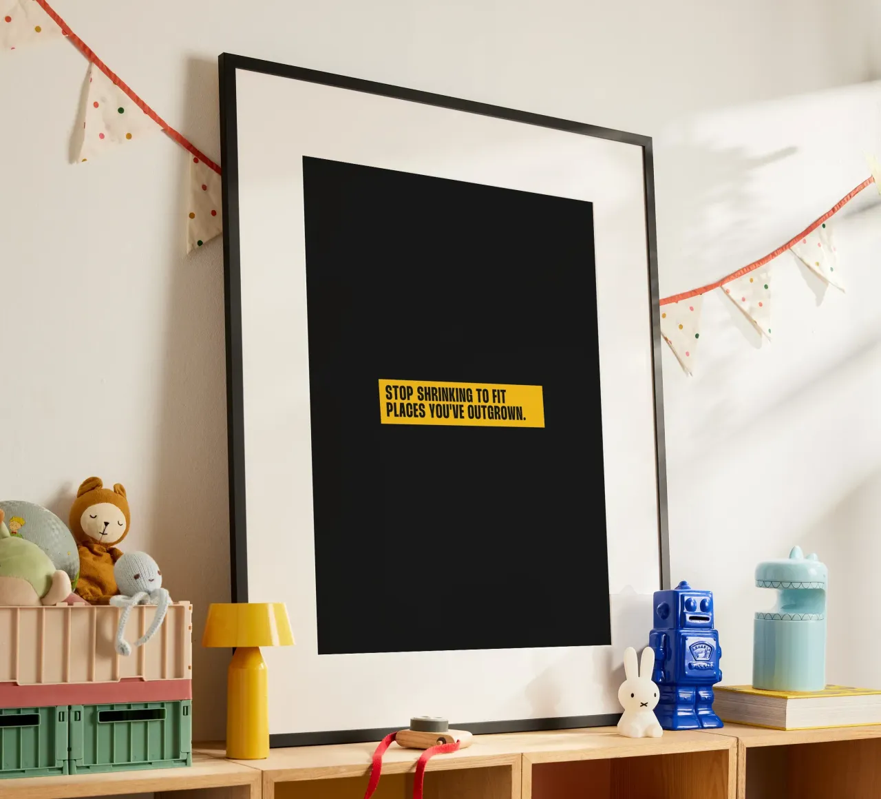 Cessez de rétrécir pour vous adapter à un endroit que vous n'êtes plus en mesure de citer poster avec cadre en aluminium de Paigaam Studio