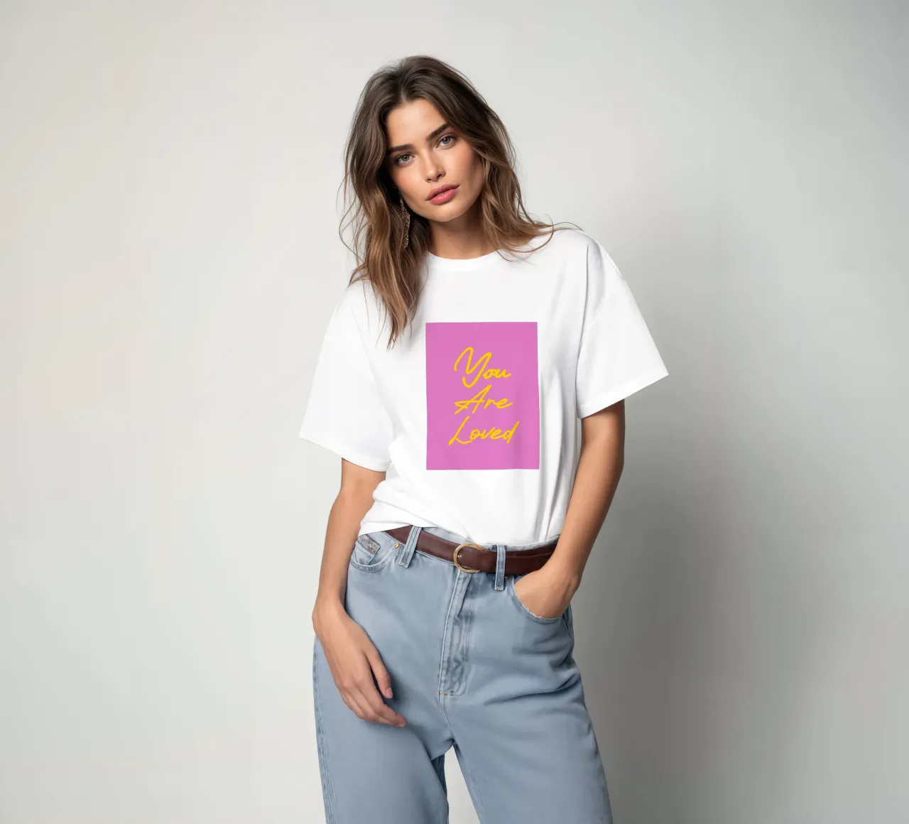 Sei amato Semplice moderno minimalista t-shirt da AESTHETIC WRITING