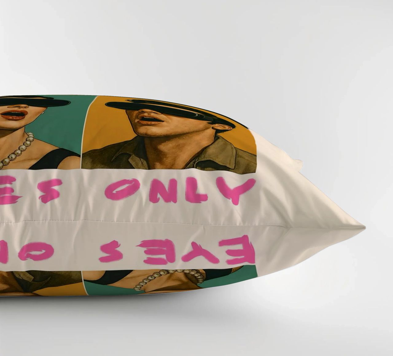 EYES ONLY – Icons in VR cuscino da Studio Mooodz